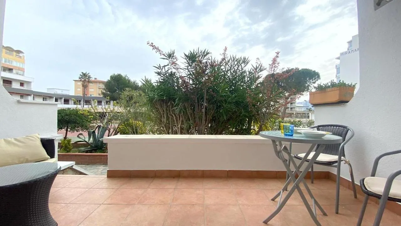 Tenis sol levante 103 Roses Appartement